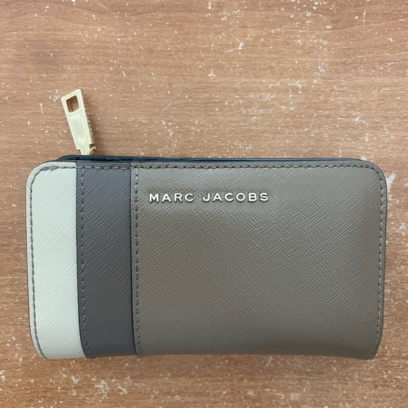 Marc Jacobs Handbags - Marc Jacobs Color Black Bifold Wallet